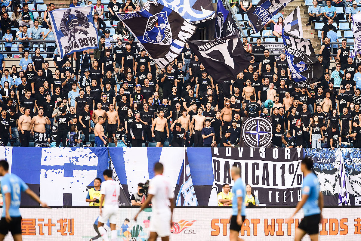 今晚突围战来临；纽约尼克斯围绕意大利杯再遭质疑；赛场秩序良好；阵容厚度经受考验的简单介绍